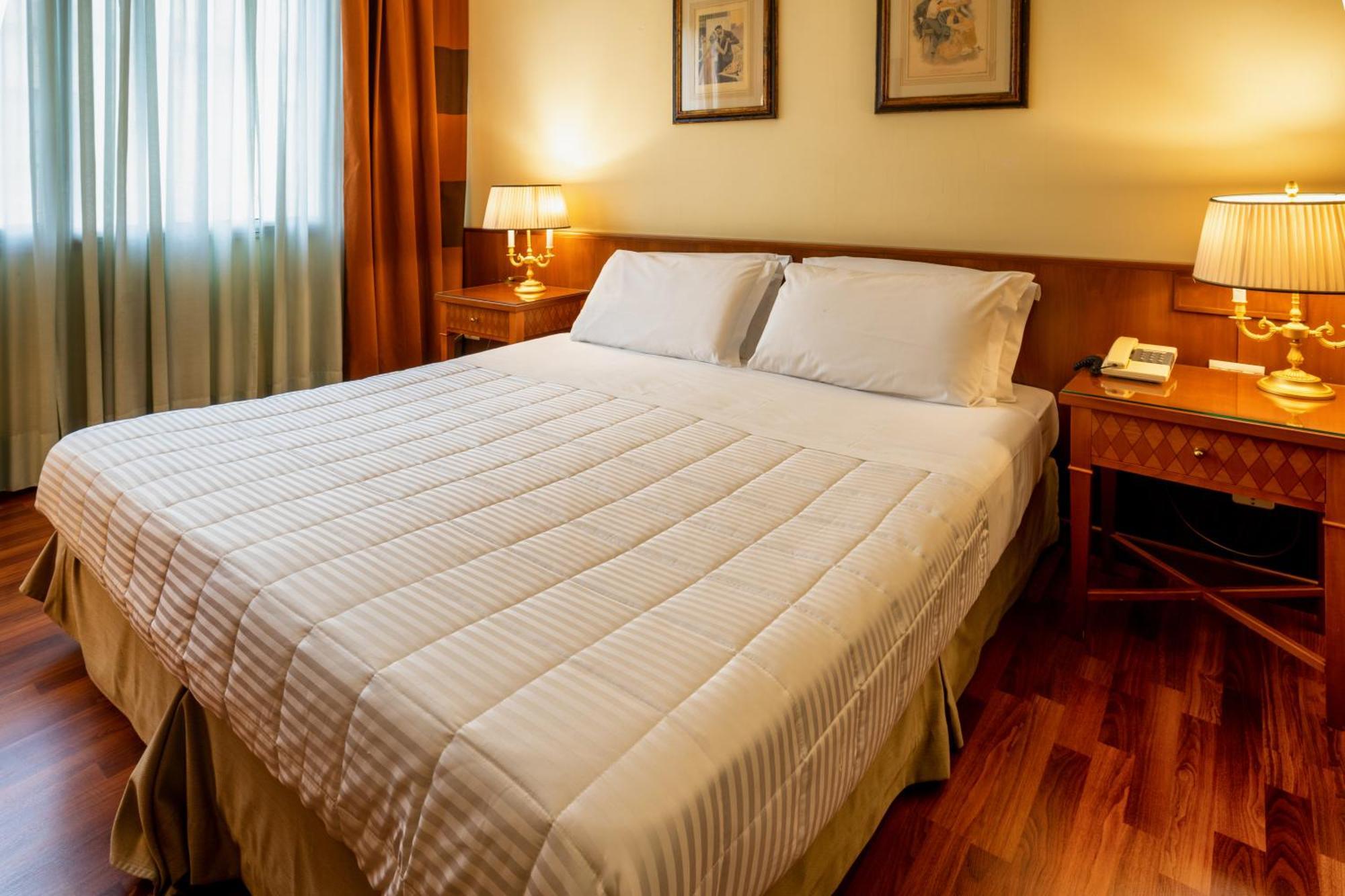 Double Room,945808873:JPEG